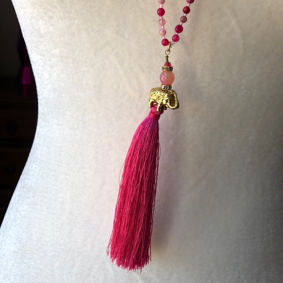 Beaded elephant necklace - Picture 4 of 8